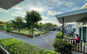 Baan Ruay Suk Resort, Lopburi